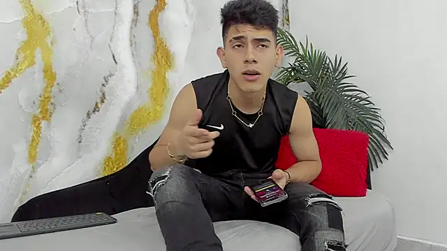 Snapshot of andrew_rose_ chatting on September 19, 2025, 2:04 am andrew rose online show from September 19, 2025, 2:04 am