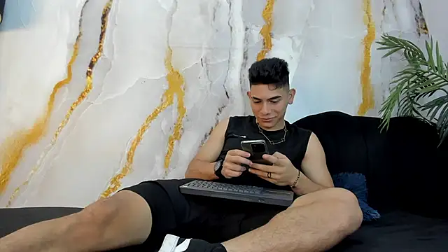 Snapshot of andrew_rose_ chatting on October 4, 2025, 3:24 pm andrew rose online show from October 4, 2025, 3:24 pm