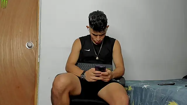 Snapshot of andrew_rose_ chatting on February 21, 2026, 8:22 pm andrew rose online show from February 21, 2026, 8:22 pm