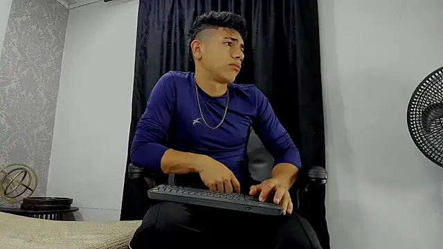 Snapshot of andrew_rose_ chatting on March 12, 2025, 1:08 pm andrew rose online show from March 12, 2025, 1:08 pm