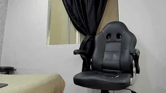 Snapshot of andrew_rose_ chatting on March 19, 2025, 6:46 am andrew rose online show from March 19, 2025, 6:46 am