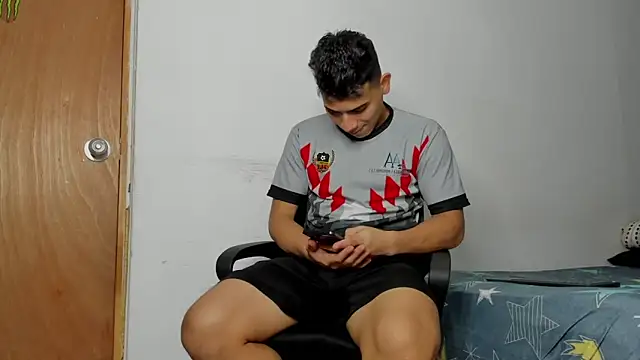 Snapshot of andrew_rose_ chatting on February 26, 2026, 4:18 pm andrew rose online show from February 26, 2026, 4:18 pm