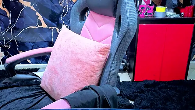 Snapshot of True_Bdsm chatting on January 10, 2026, 8:37 pm True Bdsm online show from January 10, 2026, 8:37 pm