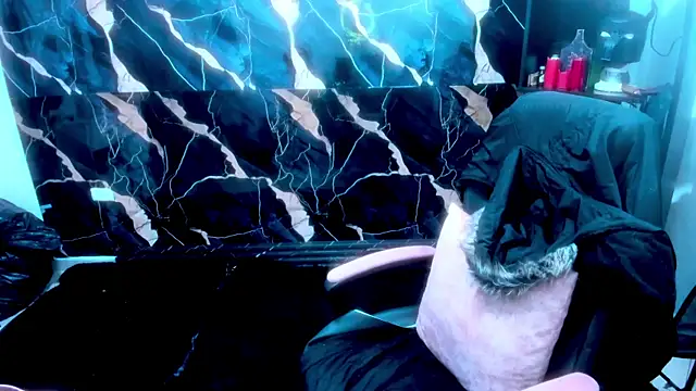 Snapshot of True_Bdsm chatting on November 20, 2025, 6:08 pm True Bdsm online show from November 20, 2025, 6:08 pm