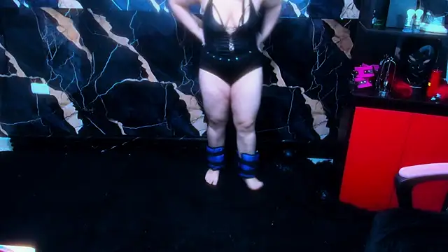 Snapshot of True_Bdsm chatting on October 31, 2025, 5:20 pm True Bdsm online show from October 31, 2025, 5:20 pm