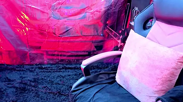 Snapshot of True_Bdsm chatting on February 11, 2026, 7:47 pm True Bdsm online show from February 11, 2026, 7:47 pm