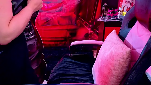 Snapshot of True_Bdsm chatting on February 26, 2026, 5:57 pm True Bdsm online show from February 26, 2026, 5:57 pm