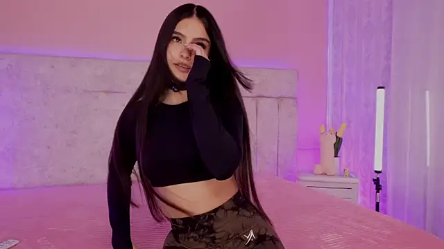 VeronicaMartiin online show from March 24, 2026, 4:07 pm