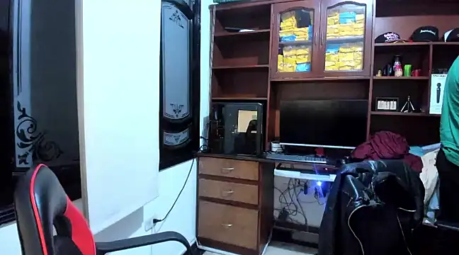 Snapshot of Drako_Argentii chatting on February 13, 2025, 11:04 pm Drako Argentii online show from February 13, 2025, 11:04 pm