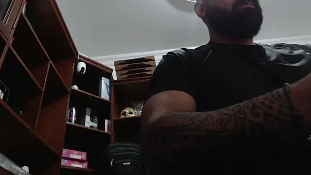 Snapshot of Drako_Argentii chatting on October 27, 2025, 1:34 pm Drako Argentii online show from October 27, 2025, 1:34 pm