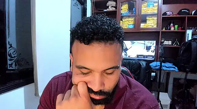 Snapshot of Drako_Argentii chatting on February 14, 2025, 10:58 pm Drako Argentii online show from February 14, 2025, 10:58 pm