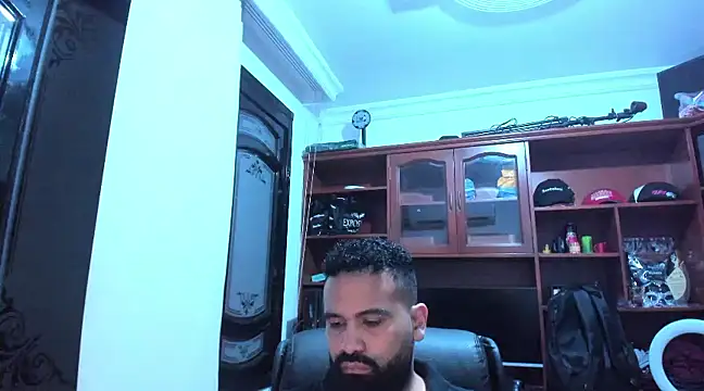 Snapshot of Drako_Argentii chatting on February 4, 2025, 11:27 pm Drako Argentii online show from February 4, 2025, 11:27 pm