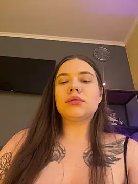 Vikki toriya online show from November 27, 2025, 10:43 pm