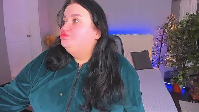 MonaSteele online show from February 3, 2026, 6:22 am