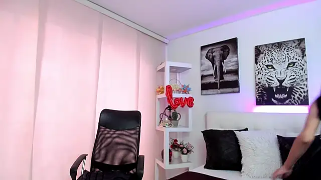 Snapshot of bonnie-love chatting on February 17, 2025, 7:23 pm bonnie-love online show from February 17, 2025, 7:23 pm