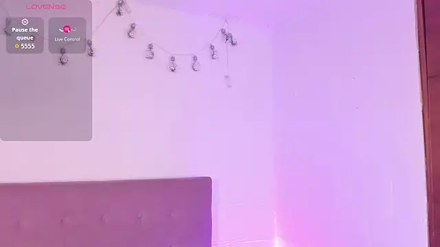 Snapshot of v1cky_ chatting on November 17, 2025, 10:47 pm v1cky online show from November 17, 2025, 10:47 pm