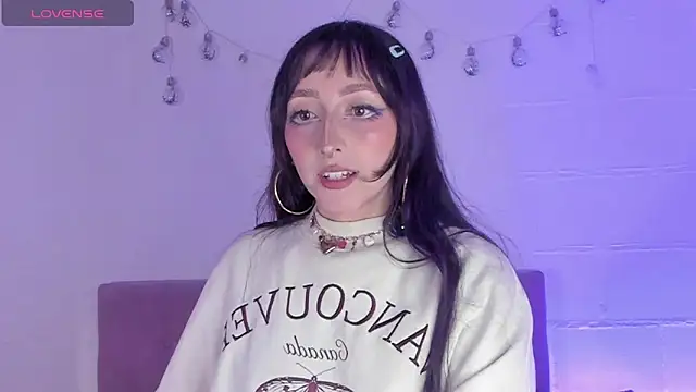 v1cky  online show from April 6, 2026, 10:55 pm