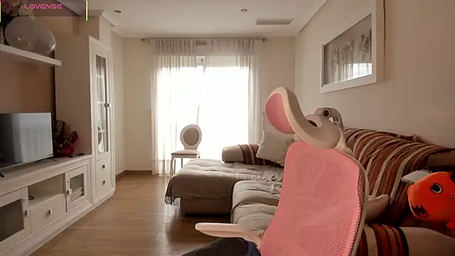 Snapshot of bella_apont chatting on November 24, 2025, 10:48 am bella apont online show from November 24, 2025, 10:48 am