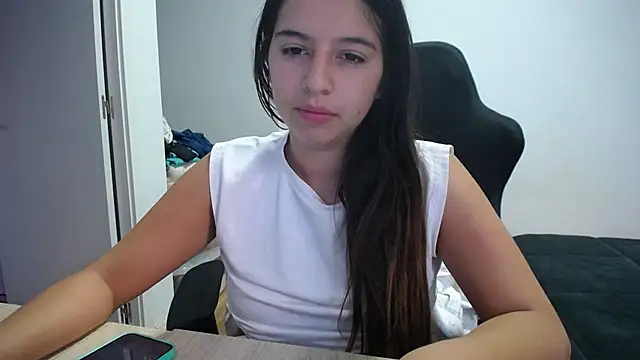 Contantin helena online show from November 5, 2025, 5:05 pm