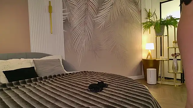 Miley Smile online show from February 22, 2026, 8:17 am