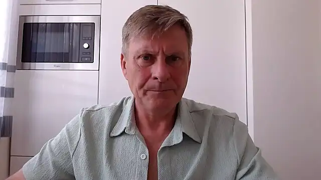Snapshot of johnnym1 chatting on April 8, 2026, 11:12 am johnnym1 online show from April 8, 2026, 11:12 am