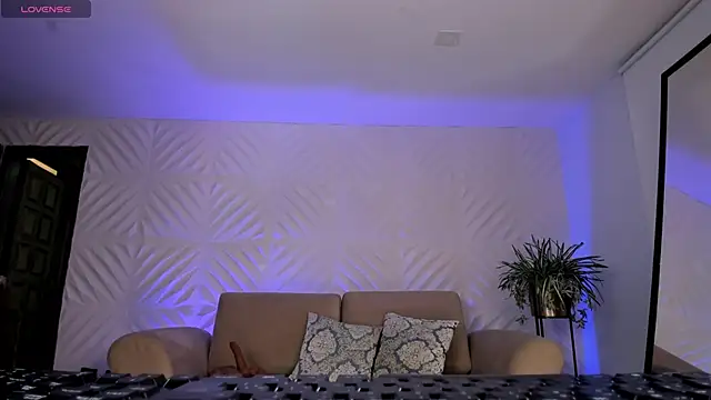 RoxanneHill  online show from February 19, 2026, 12:46 pm