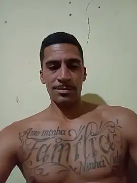 adriabis013 online show from May 17, 2026, 7:47 pm