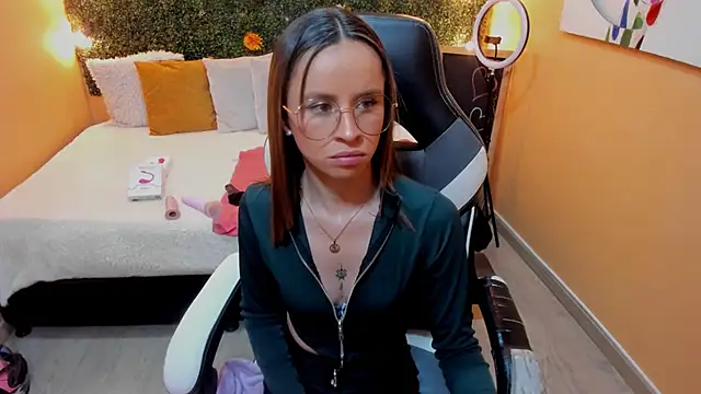 Violeta Hernandez online show from December 21, 2024, 3:53 pm