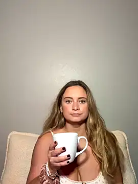 Snapshot of Sophie_Raegan chatting on October 6, 2025, 2:29 pm Sophie Raegan online show from October 6, 2025, 2:29 pm