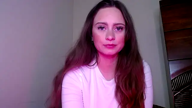 Snapshot of Sophie_Raegan chatting on December 18, 2024, 12:21 am Sophie Raegan online show from December 18, 2024, 12:21 am