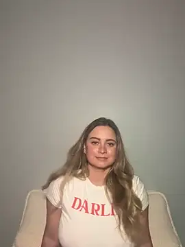 Snapshot of Sophie_Raegan chatting on September 11, 2025, 4:34 am Sophie Raegan online show from September 11, 2025, 4:34 am