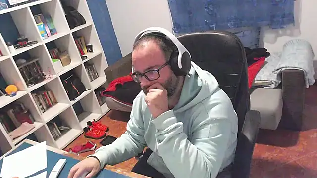 ravingr4d4 online show from December 3, 2025, 12:33 am