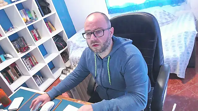 ravingr4d4 online show from February 8, 2026, 1:42 pm