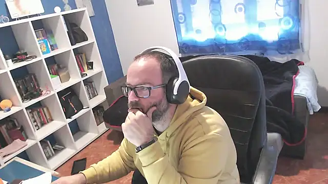 ravingr4d4 online show from December 4, 2025, 12:59 pm