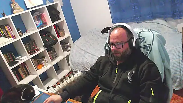 ravingr4d4 online show from February 26, 2026, 10:43 pm