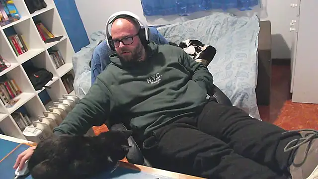 ravingr4d4 online show from February 12, 2026, 11:15 pm