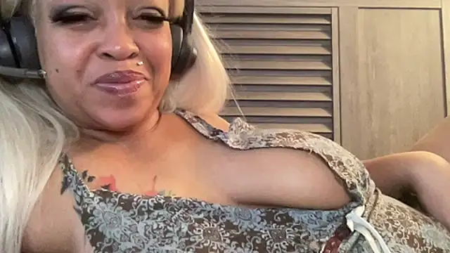 cocaNutt online show from February 26, 2026, 4:23 am