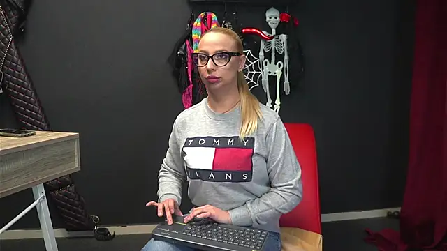 CelineConner online show from October 27, 2025, 5:08 am