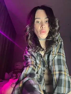 Yunasi online show from November 12, 2025, 1:37 pm