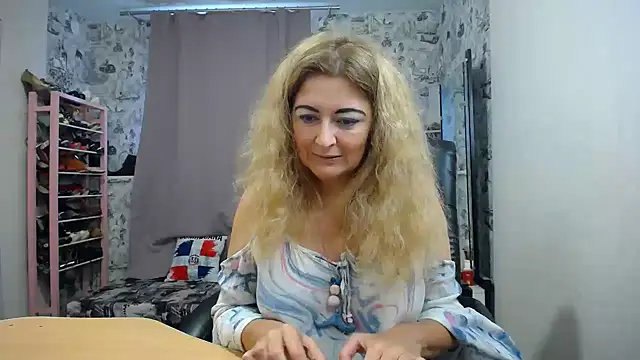 Snapshot of Helen1974 chatting on October 15, 2025, 9:50 am Helen1974 online show from October 15, 2025, 9:50 am