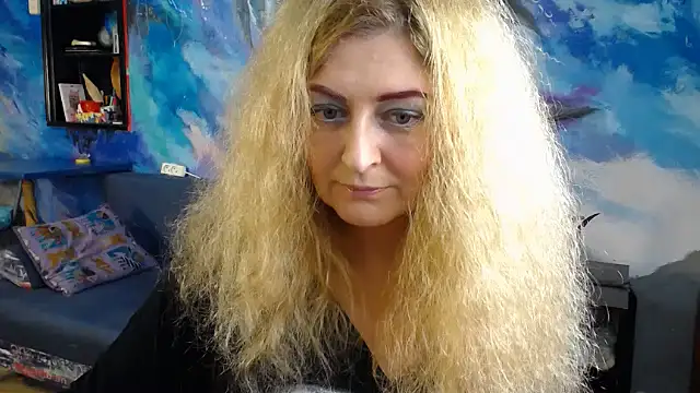 Snapshot of Helen1974 chatting on October 31, 2025, 8:38 pm Helen1974 online show from October 31, 2025, 8:38 pm