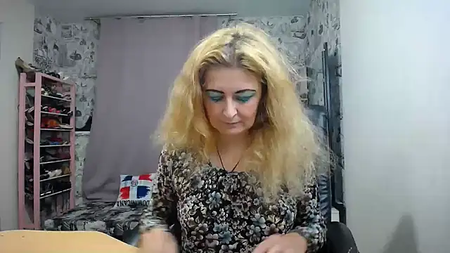 Snapshot of Helen1974 chatting on October 7, 2025, 9:38 pm Helen1974 online show from October 7, 2025, 9:38 pm