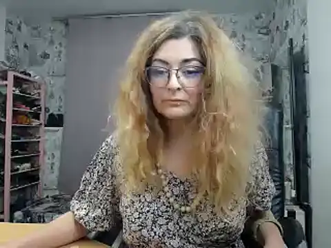 Snapshot of Helen1974 chatting on March 13, 2025, 1:54 am Helen1974 online show from March 13, 2025, 1:54 am