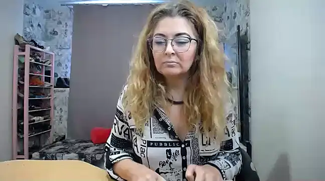 Snapshot of Helen1974 chatting on February 19, 2025, 7:50 am Helen1974 online show from February 19, 2025, 7:50 am