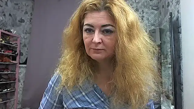 Snapshot of Helen1974 chatting on December 19, 2025, 1:09 am Helen1974 online show from December 19, 2025, 1:09 am