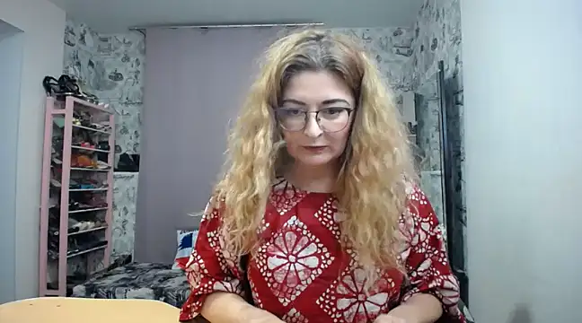 Snapshot of Helen1974 chatting on February 12, 2025, 1:09 am Helen1974 online show from February 12, 2025, 1:09 am