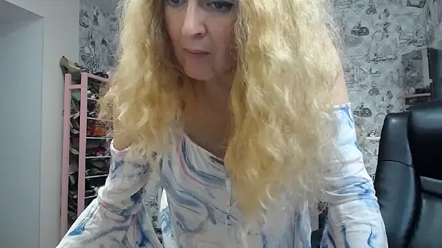 Snapshot of Helen1974 chatting on October 24, 2025, 3:55 pm Helen1974 online show from October 24, 2025, 3:55 pm