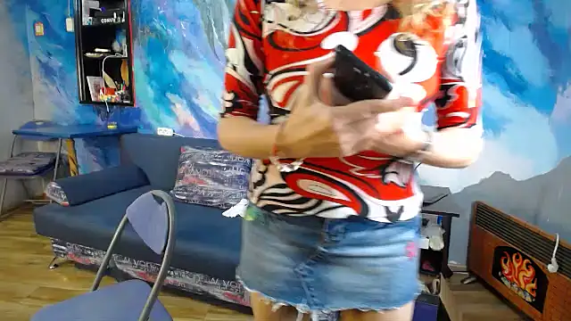 Snapshot of Helen1974 chatting on October 28, 2025, 2:16 pm Helen1974 online show from October 28, 2025, 2:16 pm