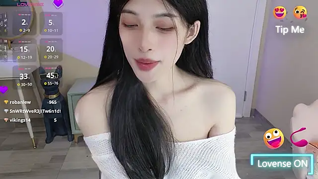 Snapshot of Aurora_99 chatting on December 31, 2024, 10:04 am Aurora 99 online show from December 31, 2024, 10:04 am