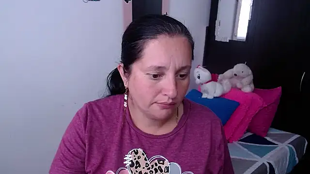 CristialJones  online show from November 8, 2025, 2:42 pm